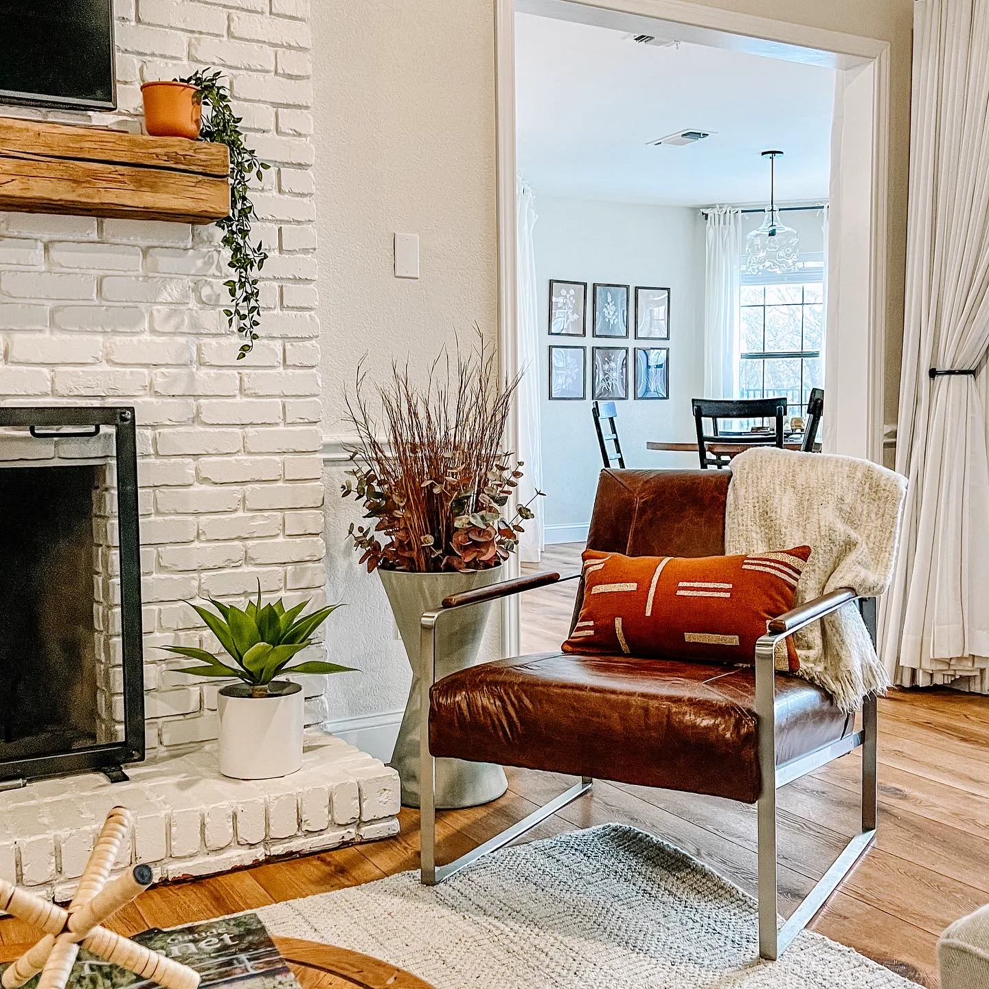 Evergreen feature wall and pale oak floors at Willow Park